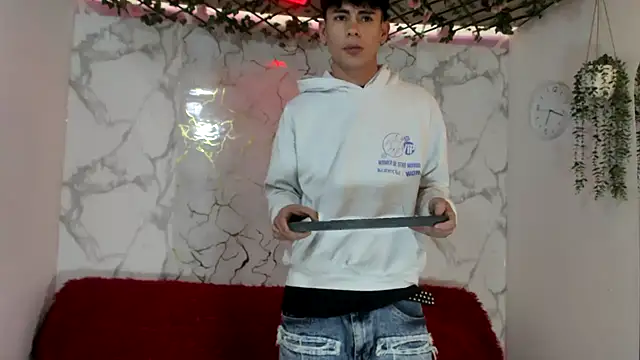 QuadFlameX0 online show from April 11, 2026, 8:12 pm