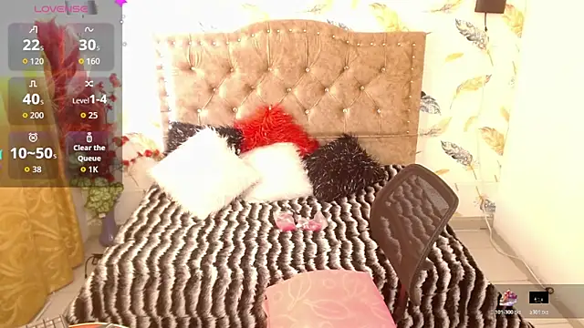 Luna-Foxx online show from March 30, 2026, 7:37 pm