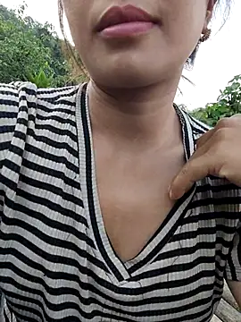 xinhxinh-cute online show from April 12, 2026, 10:51 am