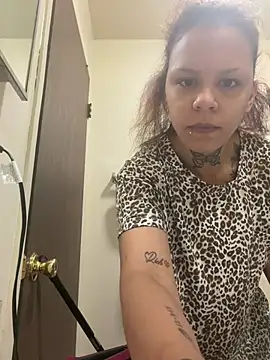 Honeyy bunzzxoxo online show from April 18, 2026, 4:42 pm