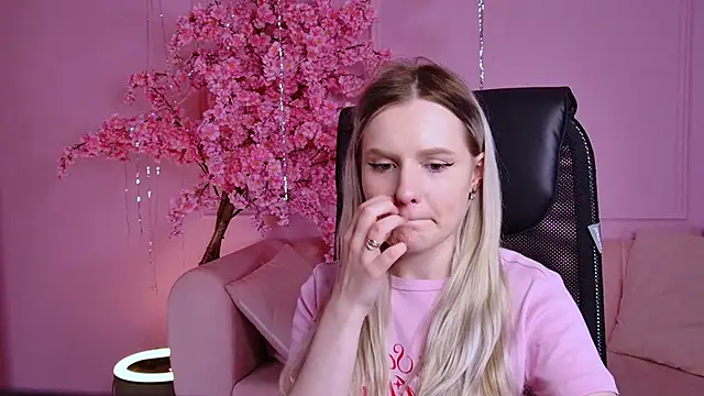 Snapshot of SherriButlers chatting on April 1, 2026, 1:52 pm SherriButlers online show from April 1, 2026, 1:52 pm