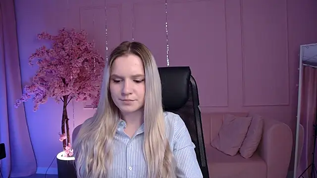 Snapshot of SherriButlers chatting on April 13, 2026, 9:13 am SherriButlers online show from April 13, 2026, 9:13 am