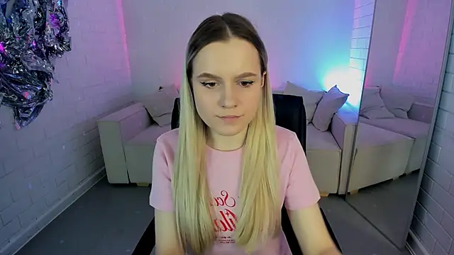 Snapshot of SherriButlers chatting on April 3, 2026, 9:27 am SherriButlers online show from April 3, 2026, 9:27 am