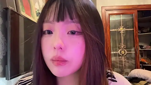 thelittlexx online show from April 17, 2026, 7:44 am