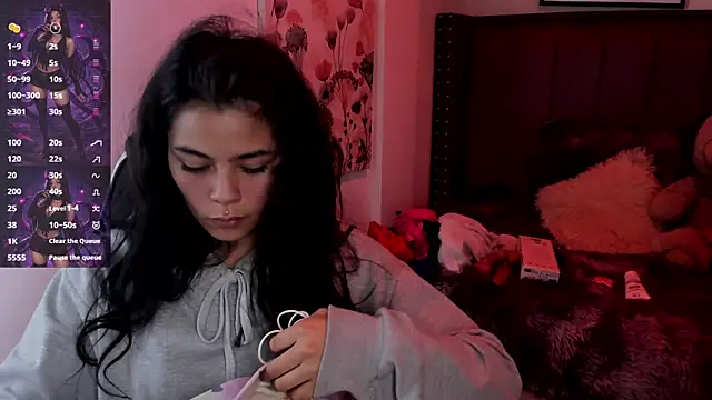 Kikii 1 online show from April 25, 2026, 4:15 am