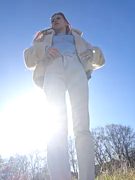 SlimBellaOfficial online show from April 9, 2026, 3:07 pm