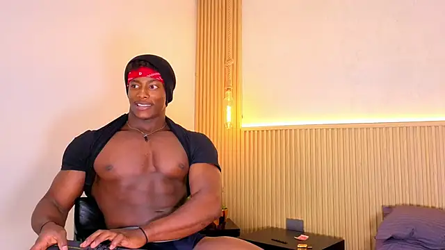 Snapshot of maxmuscle10 chatting on June 4, 2026, 7:35 am maxmuscle10 online show from June 4, 2026, 7:35 am