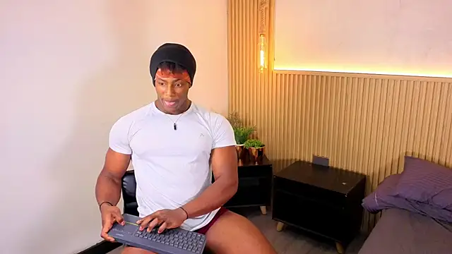 Snapshot of maxmuscle10 chatting on June 9, 2026, 5:41 am maxmuscle10 online show from June 9, 2026, 5:41 am