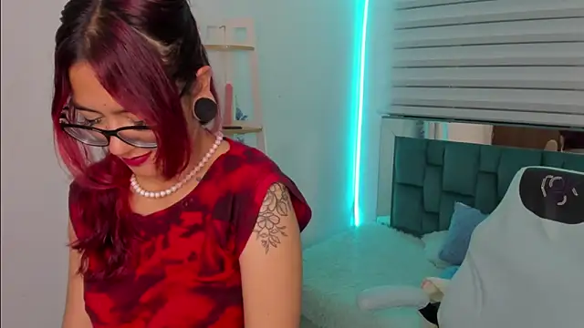 Snapshot of Sara_Red_X chatting on May 21, 2026, 3:26 am Sara Red X online show from May 21, 2026, 3:26 am