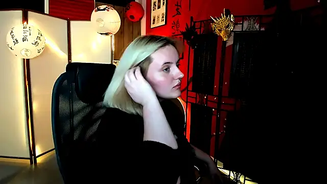 KathyBriggs online show from May 17, 2026, 5:07 am