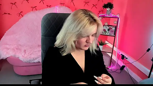 Snapshot of KathyBriggs chatting on June 26, 2026, 5:24 am KathyBriggs online show from June 26, 2026, 5:24 am