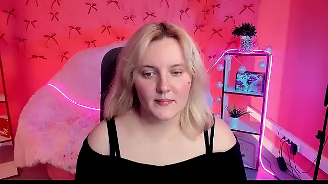 Snapshot of KathyBriggs chatting on June 30, 2026, 5:18 am KathyBriggs online show from June 30, 2026, 5:18 am