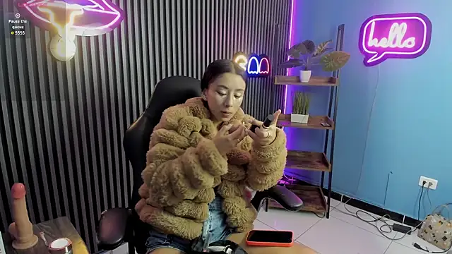 Luna roose1 online show from April 14, 2026, 12:43 pm