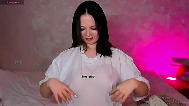 miss teasee online show from April 15, 2026, 10:10 am