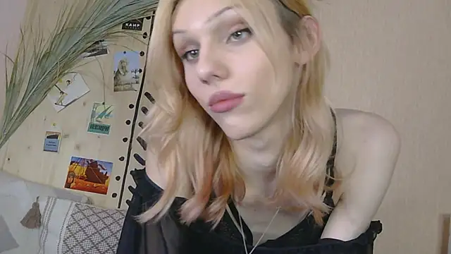 Snapshot of Kirana_Hayes chatting on April 6, 2026, 2:29 pm Kirana Hayes online show from April 6, 2026, 2:29 pm