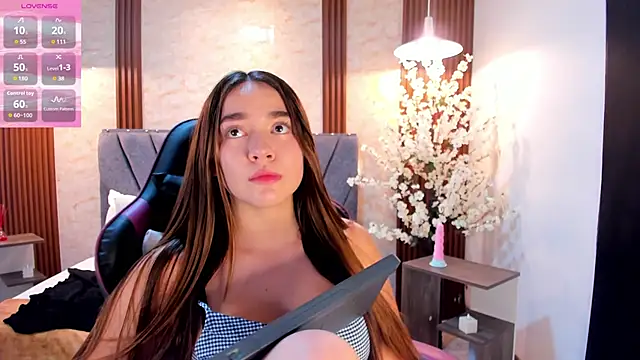 Anissa m  online show from April 15, 2026, 6:56 pm