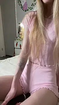 Snapshot of AvaTayloor chatting on April 4, 2026, 8:21 am AvaTayloor online show from April 4, 2026, 8:21 am