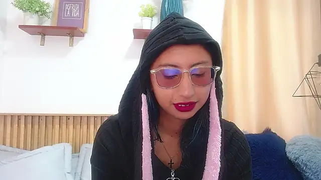 Violet 2003 online show from May 30, 2026, 2:34 pm