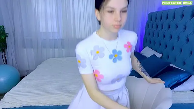 DarkAdelina online show from April 4, 2026, 8:54 am