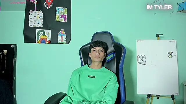 TYLERhHOT2005 online show from April 12, 2026, 4:16 am