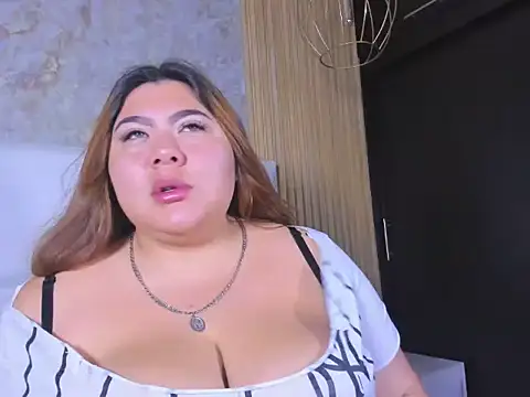 Snapshot of TiffanyMonrowHL chatting on April 8, 2026, 1:01 pm TiffanyMonrowHL online show from April 8, 2026, 1:01 pm