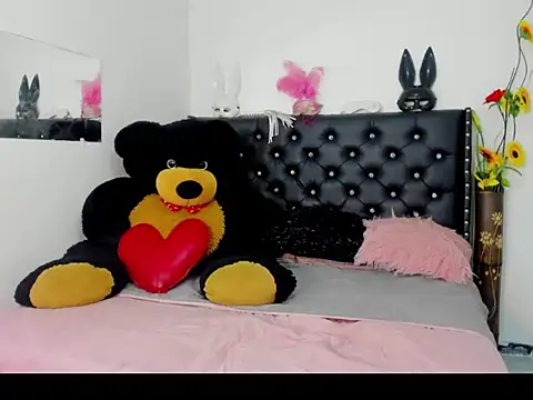 Snapshot of Alejandra_and_James_ chatting on April 9, 2026, 10:16 pm Alejandra and James online show from April 9, 2026, 10:16 pm