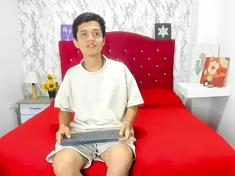 Snapshot of Alejandra_and_James_ chatting on April 13, 2026, 4:16 am Alejandra and James online show from April 13, 2026, 4:16 am