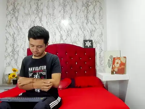 Snapshot of Alejandra_and_James_ chatting on April 6, 2026, 11:33 am Alejandra and James online show from April 6, 2026, 11:33 am