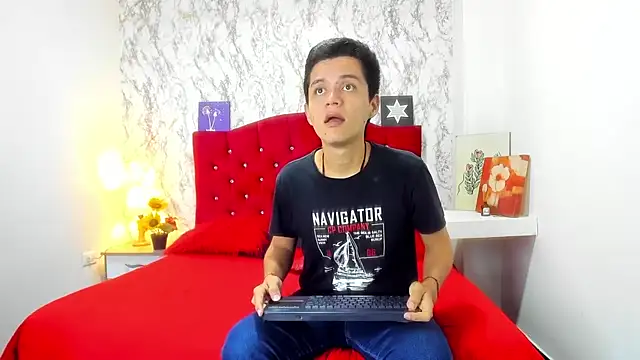 Snapshot of Alejandra_and_James_ chatting on April 8, 2026, 2:24 am Alejandra and James online show from April 8, 2026, 2:24 am