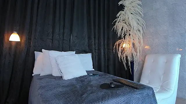 madisonyeduar  online show from April 5, 2026, 2:35 pm