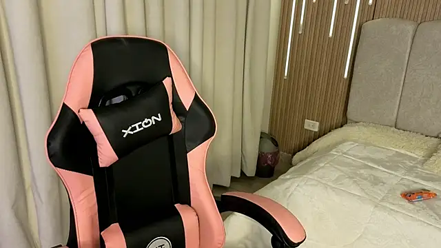 Snapshot of shalomm_ chatting on April 4, 2026, 1:01 am shalomm online show from April 4, 2026, 1:01 am