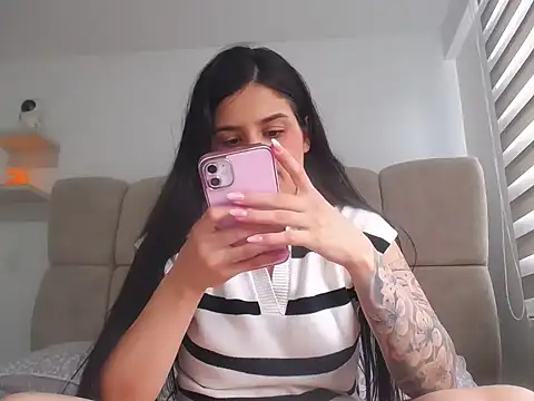 SofiaBanks  online show from April 5, 2026, 10:05 pm