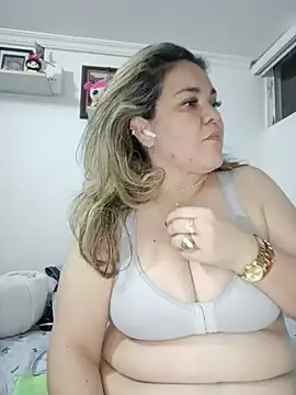 Snapshot of Natashablade__ chatting on July 2, 2026, 3:34 am Natashablade online show from July 2, 2026, 3:34 am
