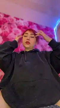 Snapshot of SweetLittleRed chatting on April 14, 2026, 9:47 am SweetLittleRed online show from April 14, 2026, 9:47 am