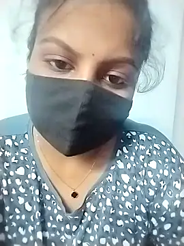 honeyflowerr online show from April 11, 2026, 5:27 pm