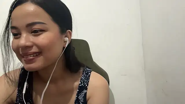 Snapshot of ChristenaShogren chatting on April 15, 2026, 2:32 pm ChristenaShogren online show from April 15, 2026, 2:32 pm