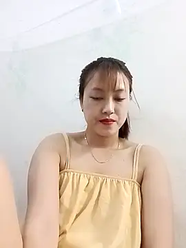 -Bitilu- online show from April 15, 2026, 5:46 am