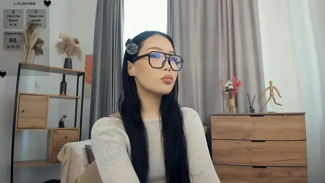 Snapshot of Amai_Tsumi chatting on June 13, 2026, 7:17 am Amai Tsumi online show from June 13, 2026, 7:17 am