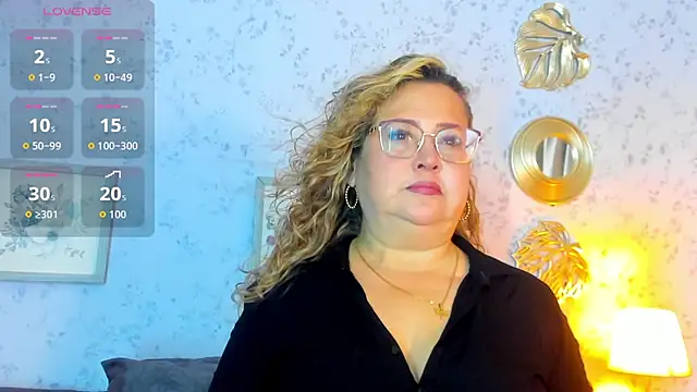 Snapshot of Martinacurvy_ chatting on April 15, 2026, 11:05 am Martinacurvy online show from April 15, 2026, 11:05 am