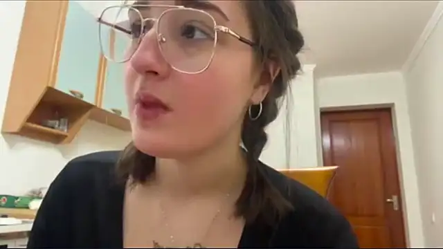 Annnna  online show from April 17, 2026, 4:21 pm