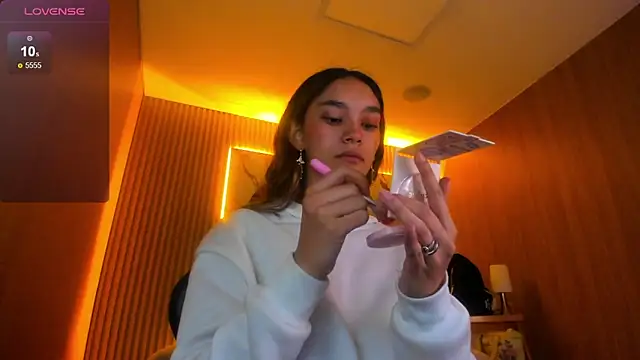 Snapshot of Paulin_roses_tf chatting on June 1, 2026, 1:33 pm Paulin roses tf online show from June 1, 2026, 1:33 pm