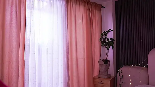 Snapshot of LilithLuxor_ chatting on April 16, 2026, 3:02 pm LilithLuxor online show from April 16, 2026, 3:02 pm