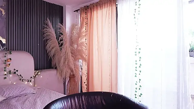 Snapshot of LilithLuxor_ chatting on April 10, 2026, 2:13 pm LilithLuxor online show from April 10, 2026, 2:13 pm