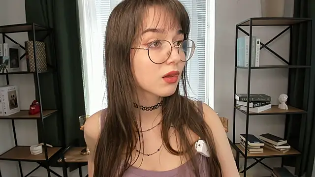 Snapshot of LaelIvie chatting on April 7, 2026, 8:05 am LaelIvie online show from April 7, 2026, 8:05 am