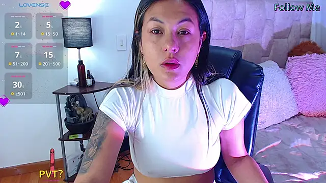 CharlottLee online show from April 15, 2026, 12:38 am