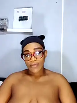 sultrydiva00 online show from April 14, 2026, 6:24 pm