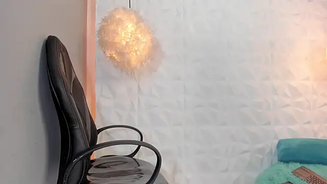 viollet saens online show from April 1, 2026, 7:33 pm