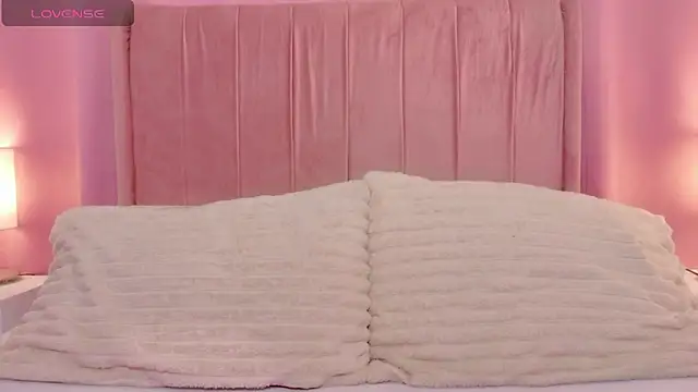 MoollyLove online show from April 17, 2026, 12:08 pm