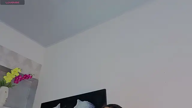 Snapshot of leyla_dikens_ chatting on April 6, 2026, 1:23 pm leyla dikens online show from April 6, 2026, 1:23 pm