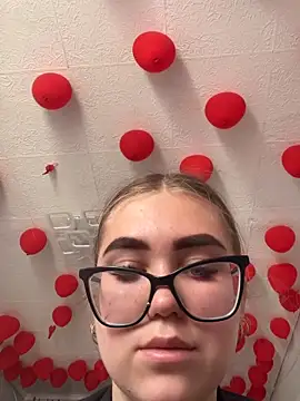 MissAuroraX online show from April 1, 2026, 10:27 am